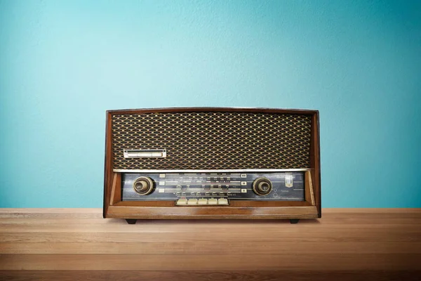 Old Vintage Retro Broadcast Radio Wood Table Mint Blue Background — Stock Photo, Image