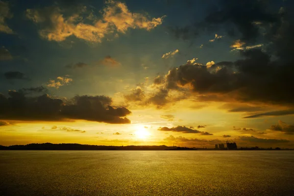 Piso Vazio Com Belo Pôr Sol Hora Dourada — Fotografia de Stock