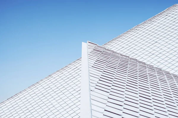 Close Abstract Geometric Structure White Wall Roof Top Blue Sky — Stock Photo, Image