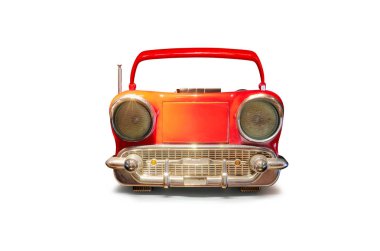 Eski antika araba şekli Am Fm stereo kaset çalar beyaz arka plan üzerinde izole