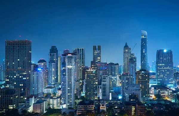 Vista Nocturna Del Paisaje Urbano Bangkok Modernos Edificios Oficinas Rascacielos —  Fotos de Stock