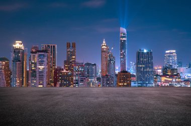 Bangkok kentsel cityscape manzarası gece sahne boş asfalt zemin ön