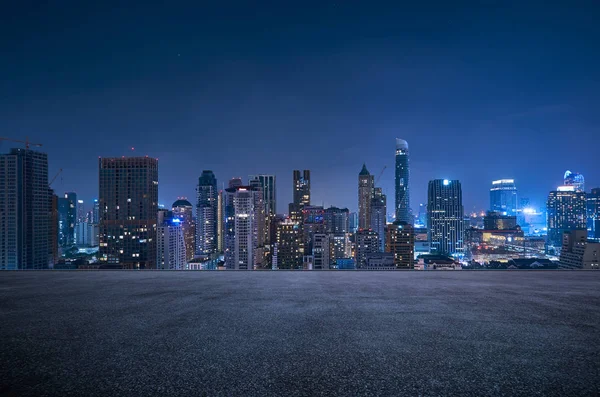 Bangkok Urbana Stadsbilden Skyline Nattmotiv Med Tom Asfalt Golv Framsidan — Stockfoto