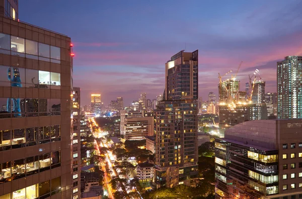 Zbliżenie Nowoczesnego Biznesu Wieżowce Wieżowców Centrum Handlowe Scena Nocy Bangkok — Zdjęcie stockowe