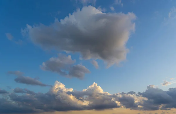 雲に包まれた美しい青空 — ストック写真