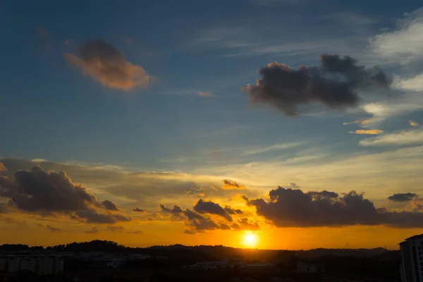 Hermosa Sorprendente Naturaleza Puesta Del Sol Amanecer Cielo Con Nubes — Foto de Stock