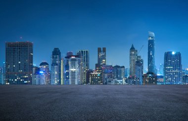 Bangkok kentsel cityscape manzarası gece sahne boş asfalt zemin ön