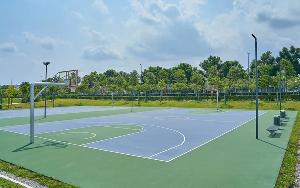 Campo Basket All Aperto Sotto Cielo Soleggiato Stile Vita Sano — Foto Stock