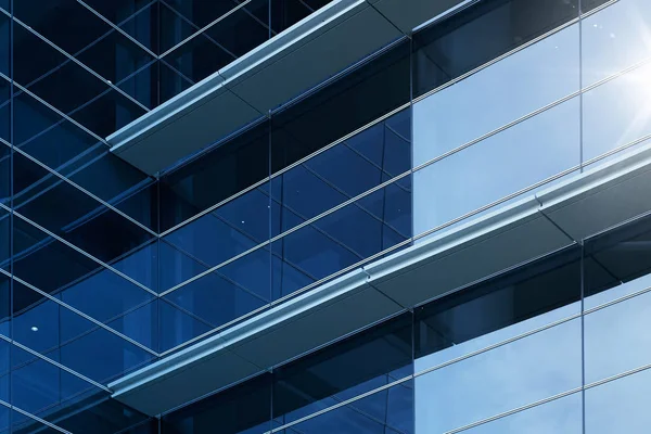 抽象钢和玻璃立面细节背景的高层商业建筑 商业或工业成功的概念背景 — 图库照片