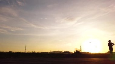 Şehir sokaklarında koşan, egzersiz için koşan