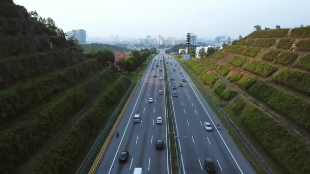 Luchtdrone Uitzicht Kuala Lumpur Stad Drukke Snelwegen Weg Met Auto — Stockvideo