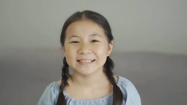 Bonito Sorriso Asiático Menina Retrato Close — Fotografia de Stock