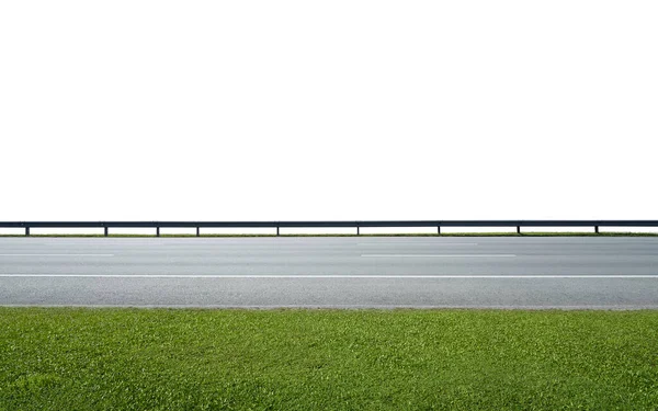 Δρόμος Ασφάλτου Κιγκλιδώματα Και Πράσινο Γρασίδι Απομονωμένο Λευκό Φόντο Μονοπάτι — Φωτογραφία Αρχείου