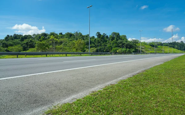 Perspective View Empty Highway Road Railing Green Hill Blue Sky — Stock Photo, Image