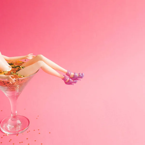 Female Doll Bathing Martini Glass Full Golden Glitter Pink Background — Stock Photo, Image