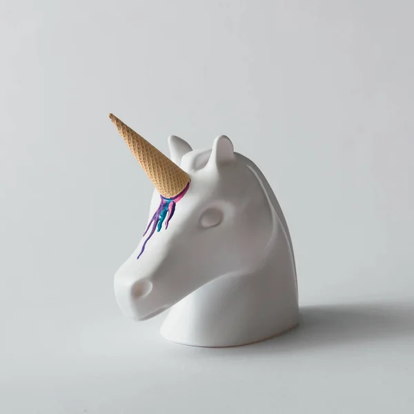 Cabeza Unicornio Pintada Blanco Con Cuerno Helado Colores Sobre Fondo —  Fotos de Stock