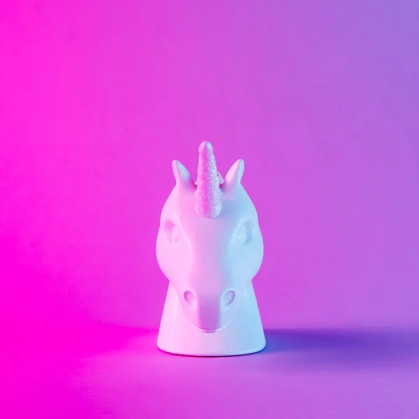 Tête Licorne Peinte Blanc Aux Couleurs Néon Rose Bleu Vif — Photo