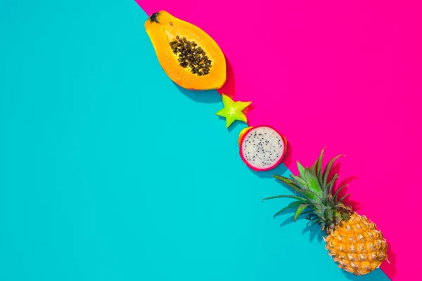 Layout Tropicale Creativo Con Frutta Tropicale Carte Vivaci Colorate Colori — Foto Stock