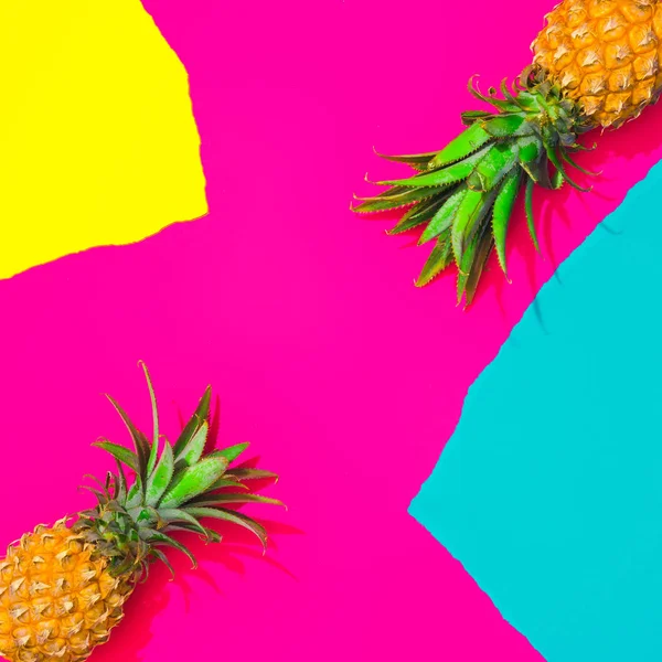 Mise Page Tropicale Créative Avec Ananas Papiers Vifs Colorés Fond — Photo