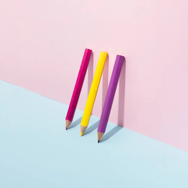 Lápices Coloridos Escuela Sobre Fondo Pastel Concepto Arte Mínimo — Foto de Stock