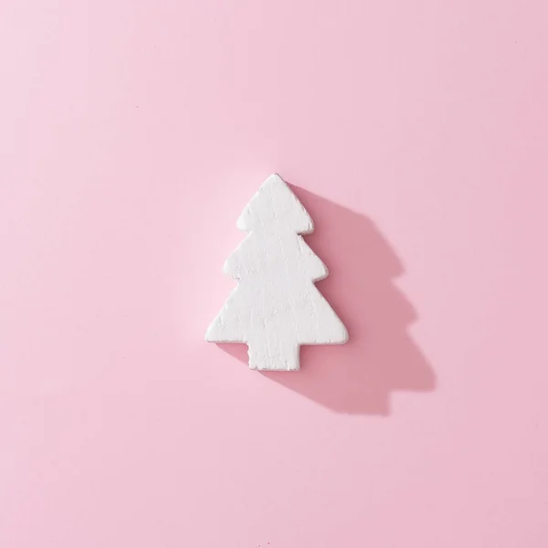 White Christmas Tree Decoratie Met Roze Achtergrond Minimale Nieuwjaar Concept — Stockfoto