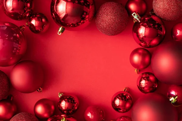 Decoração Bolas Natal Vermelho Fundo Vermelho Com Espaço Cópia Ano — Fotografia de Stock