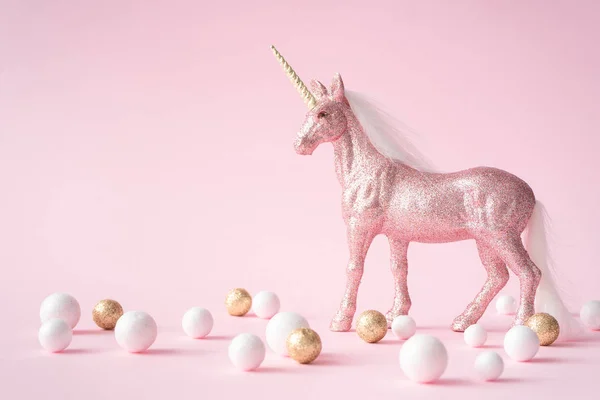 Rosa Glitter Unicorn Med Guld Och Vit Inredning Pastell Bakgrund — Stockfoto