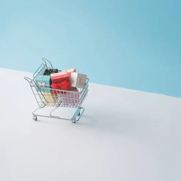 Shopping Cart Full Gift Boxes Minimal Sale Concept — Stock Photo, Image