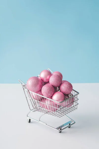 Shopping Cart Pink Christmas Decoration Baubles Minimal New Year Concept — Stock Photo, Image