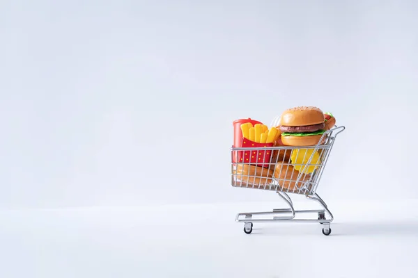 Carro Lleno Artículos Comida Rápida Concepto Mínimo Comida Chatarra —  Fotos de Stock