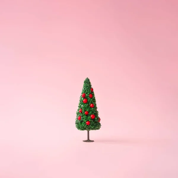 Albero Natale Sfondo Rosa Pastello Concetto Minimo Decorazione Capodanno — Foto Stock