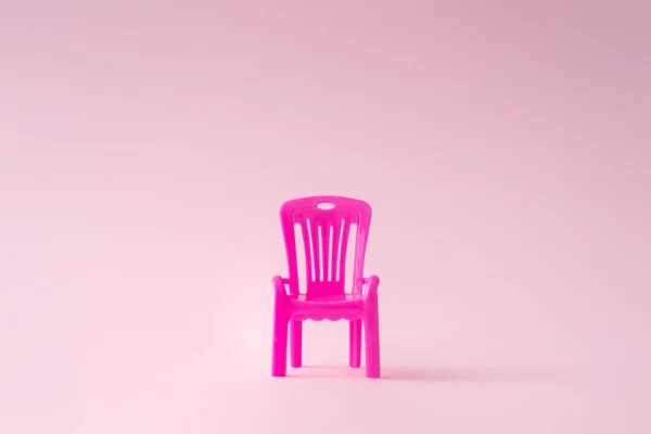 Minimal Renk Kavramı Pastel Pembe Odada Pembe Sandalye — Stok fotoğraf