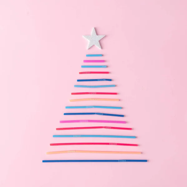 Árbol Navidad Hecho Pajitas Colores Con Estrella Parte Superior Concepto — Foto de Stock