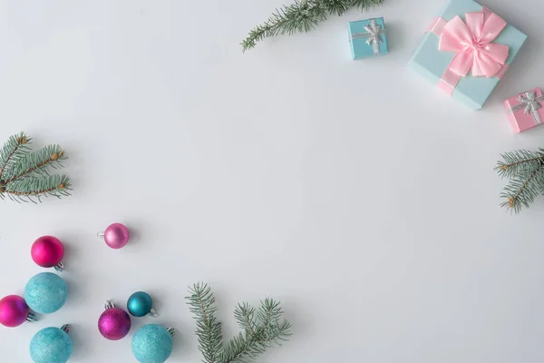 Mise Page Créative Faite Boules Décoratives Noël Colorées Cadeaux Avec — Photo