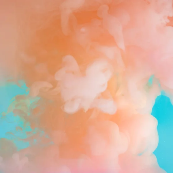 Жидкостная Композиция Абстрактного Пастельно Розового Облака Голубом Фоне — стоковое фото