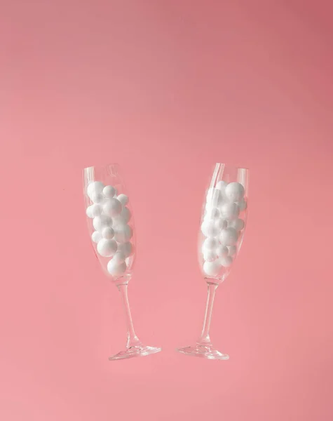 Copas Champán Con Burbujas Blancas Composición Mínima Del Partido —  Fotos de Stock