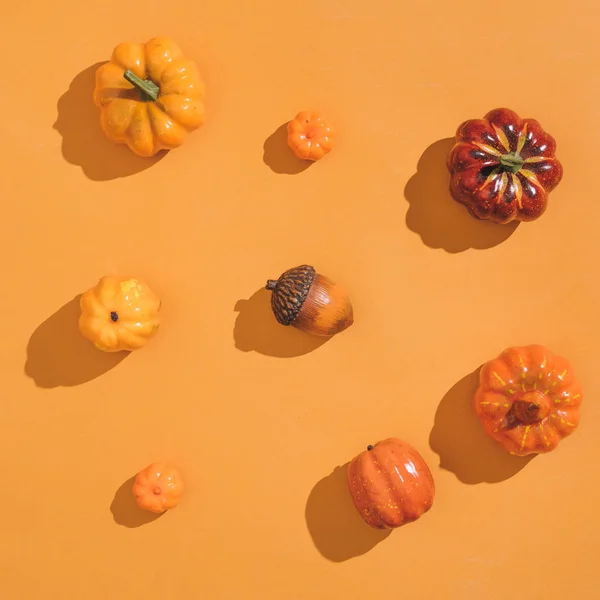 Φθινοπωρινό Ηλιοαναμμένο Πορτοκαλί Φόντο Κολοκύθες Και Βελανιδιάς Απόκριες Και Ημέρα — Φωτογραφία Αρχείου