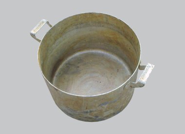 eski alüminyum tava.