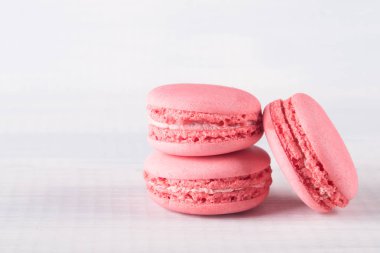 pembe çilek tat kurabiye hafif bir arka plan üzerinde