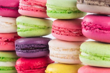 Bisküvi kremalı tatlılar renkli parlak satırların arka plan