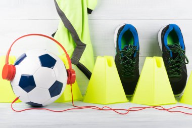 futbol topu ve müzik eğitimi için