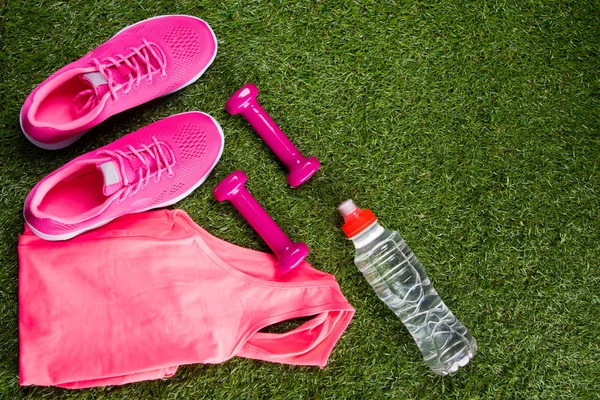 Zapatillas Deportivas Color Rosa Una Camiseta Para Fitness Una Botella — Foto de Stock