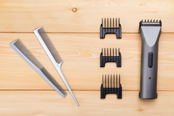 ahşap kurullarında saç kesme için elektrikli arabalar için ekli iki tarak