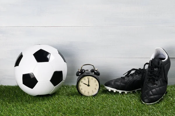 Temas Para Partido Fútbol Reloj Despertador Césped Verde —  Fotos de Stock