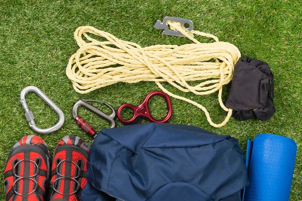 Conjunto Equipamentos Sapatos Para Viagens Aventuras Nas Montanhas — Fotografia de Stock