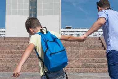 çalışma ve okula gitmek tatil istemiyor sonra çocuk direnir ailesi