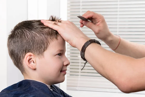 Hairdresser Stylist Makes Hairstyle Boy Comb — Stock Photo, Image