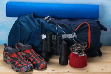 sırt çantası ve dağlara, arka plan yakın çekim için şeyler