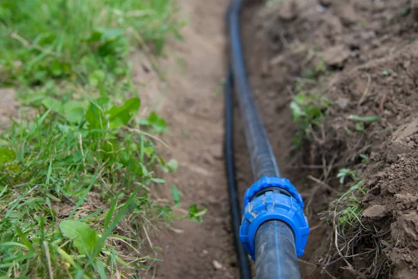 Una Zanja Tierra Hay Tubo Plástico Para Transporte Agua Edificio — Foto de Stock