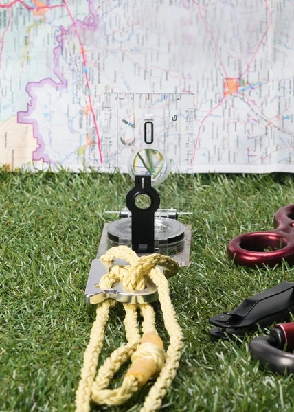 Bússola Está Procurando Lugar Mapa Para Esportes Radicais — Fotografia de Stock